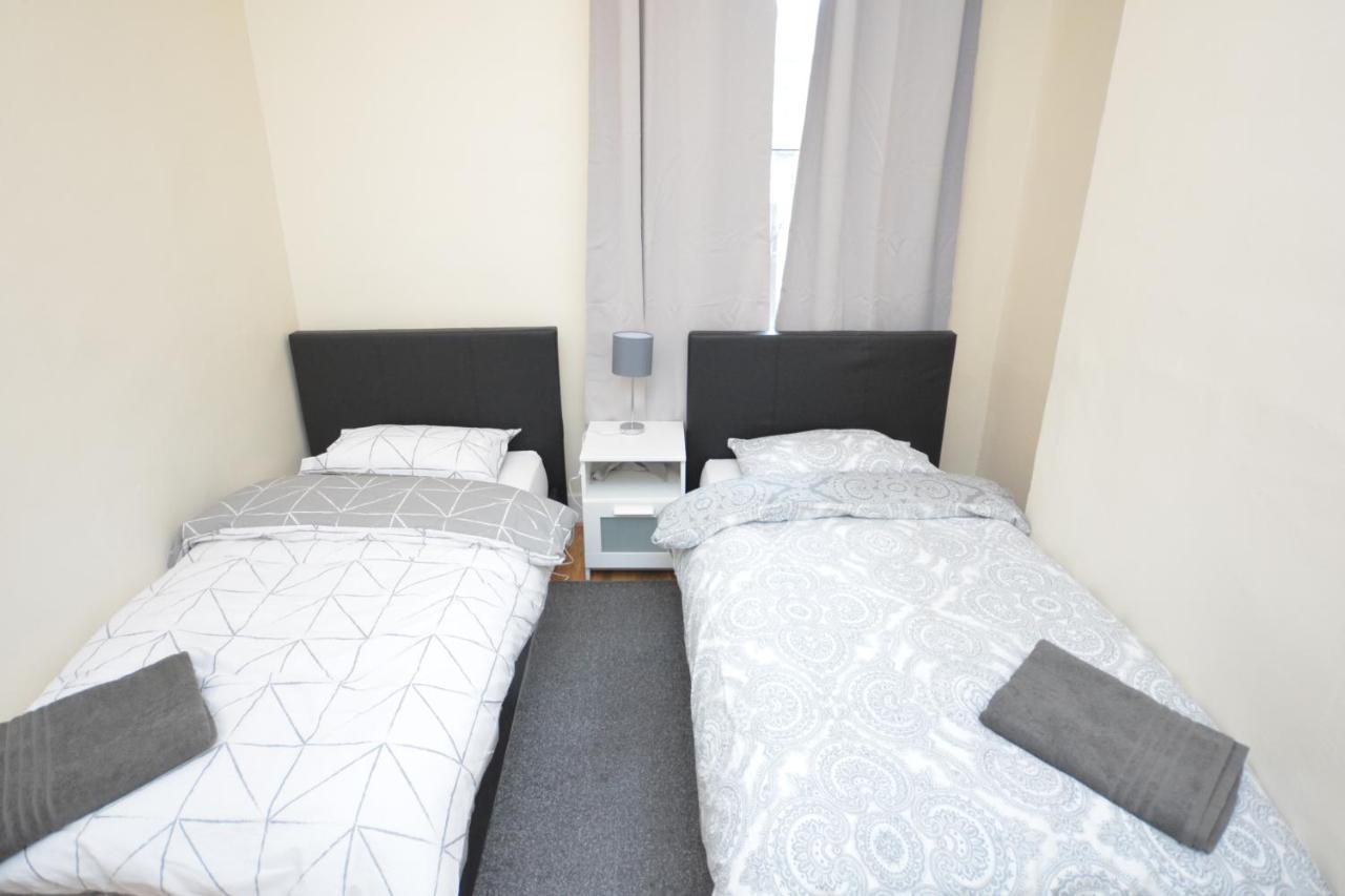 Cheerful 4 Bedroom House In Greater London Eksteriør billede